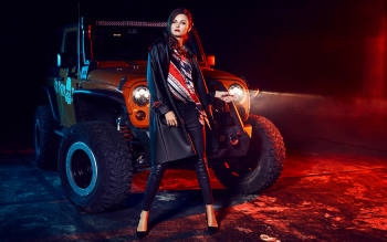 主题美女车模壁纸