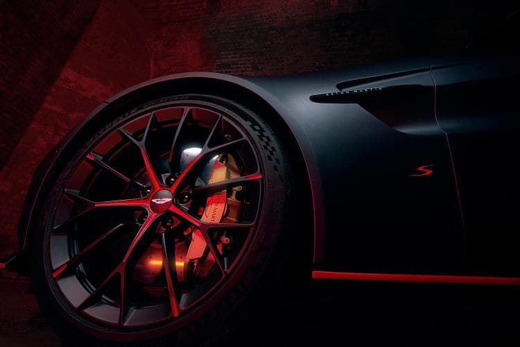 阿斯顿·马丁 Vantage S 高清全屏壁纸