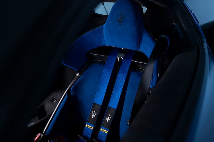 玛莎拉蒂 GT2 stradale 高清全屏壁纸