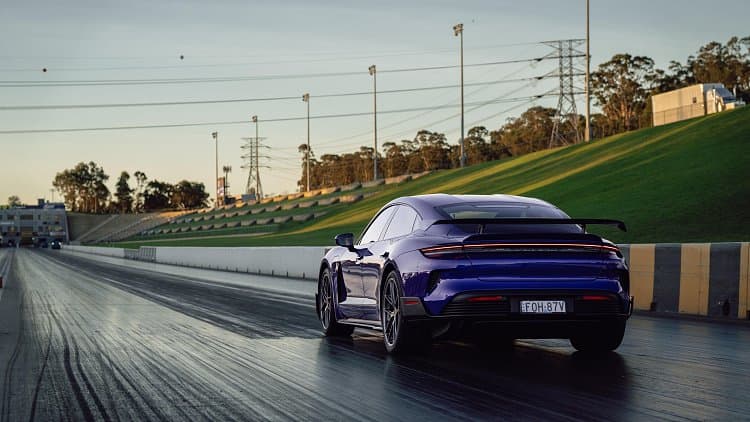 保时捷 Taycan Turbo GT 高清全屏壁纸