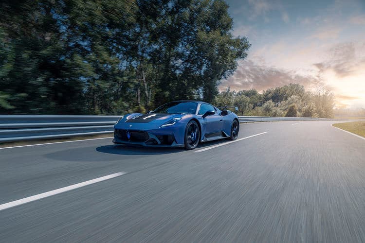 玛莎拉蒂 GT2 stradale 高清全屏壁纸