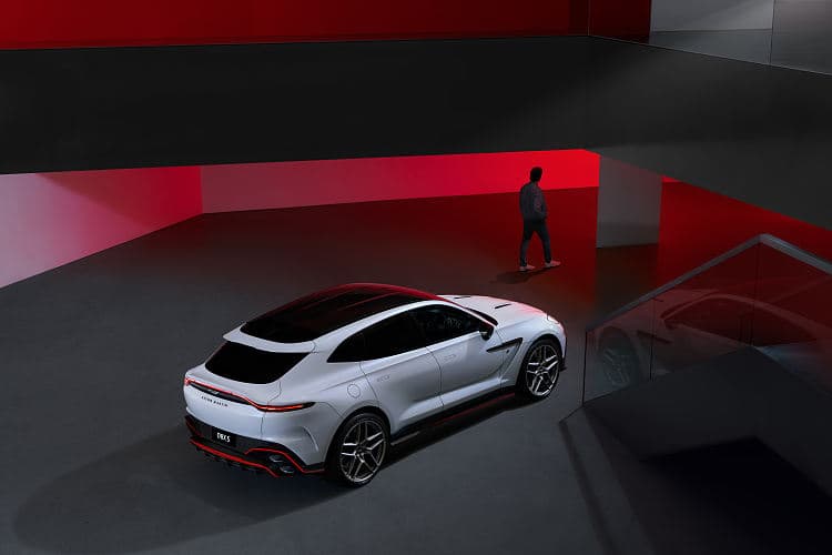 阿斯顿·马丁 DBX S 高清全屏壁纸