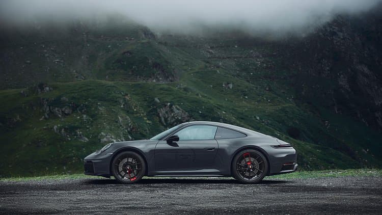 保时捷 911 Carrera 4 GTS Sonderwunsch 高清全屏壁纸