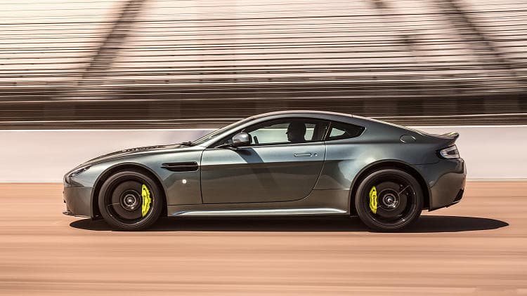 阿斯顿·马丁 Vantage amr 高清全屏壁纸