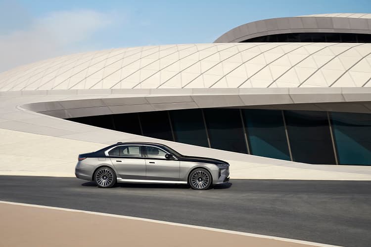 宝马 7系 740 xDrive 高清全屏壁纸