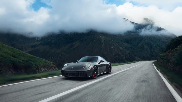 保时捷 911 Carrera 4 GTS Sonderwunsch 高清全屏壁纸