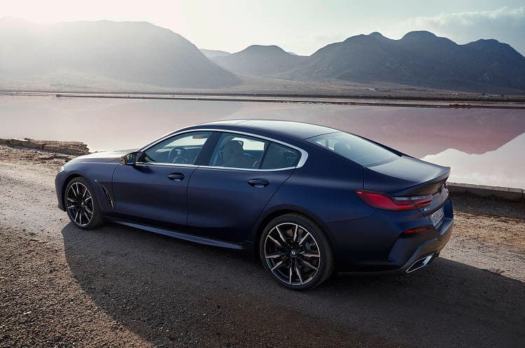 宝马 8系 m850i xdrive gran coupe 高清全屏壁纸