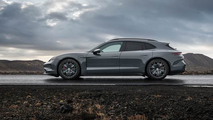 保时捷 Taycan GTS Sport Turismo 高清全屏壁纸