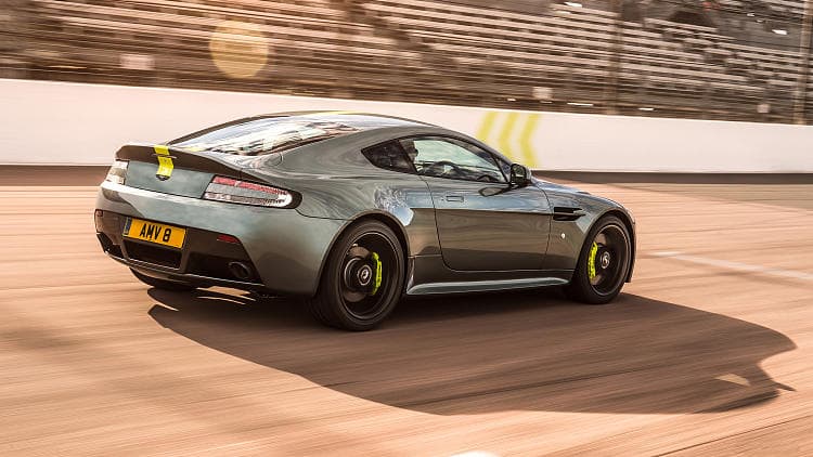 阿斯顿·马丁 Vantage amr 高清全屏壁纸