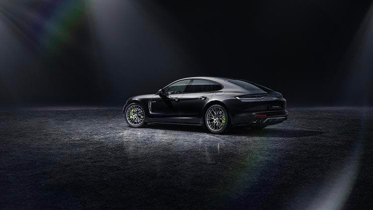 保时捷 Panamera Platinum Edition 高清全屏壁纸