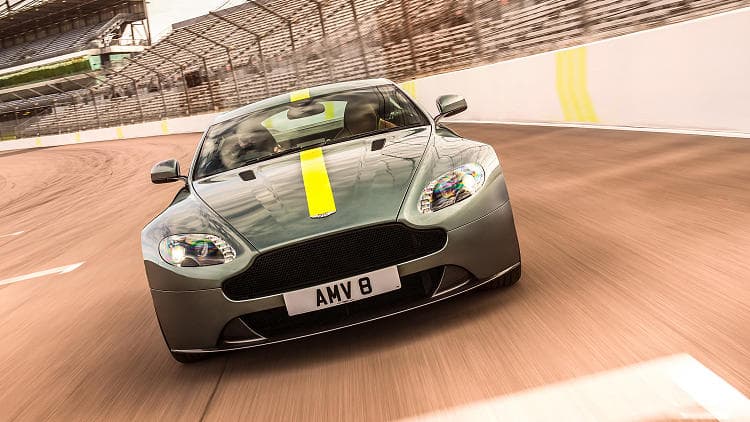 阿斯顿·马丁 Vantage amr 高清全屏壁纸