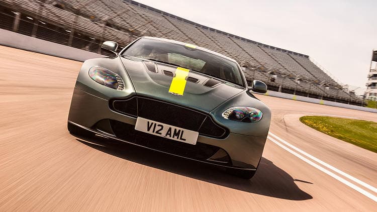 阿斯顿·马丁 Vantage amr 高清全屏壁纸