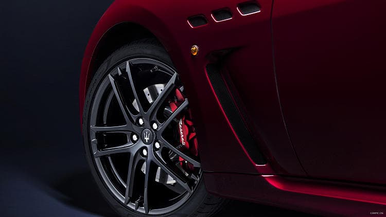 玛莎拉蒂 GranTurismo  高清全屏壁纸
