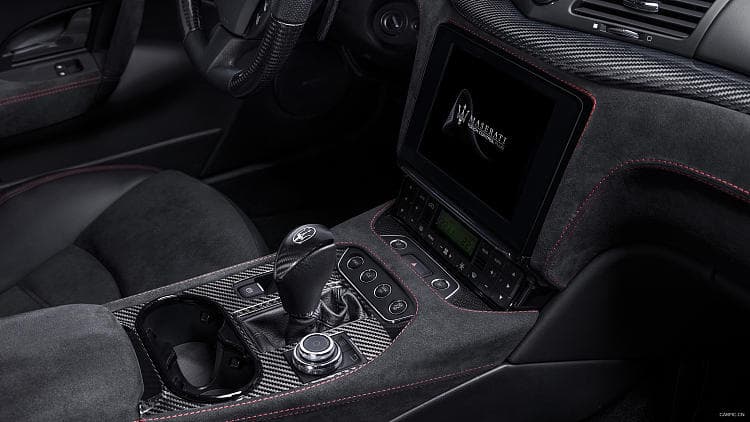 玛莎拉蒂 GranTurismo  高清全屏壁纸