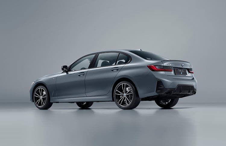 宝马 3系 330li m sport 高清全屏壁纸