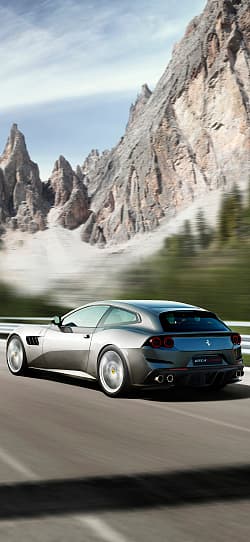 法拉利 GTC4Lusso  高清手机竖屏壁纸