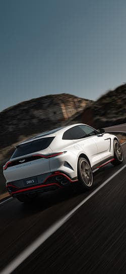 阿斯顿·马丁 DBX S 高清手机竖屏壁纸