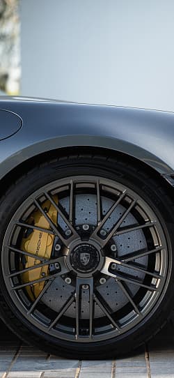 保时捷 911 Turbo S 高清手机竖屏壁纸