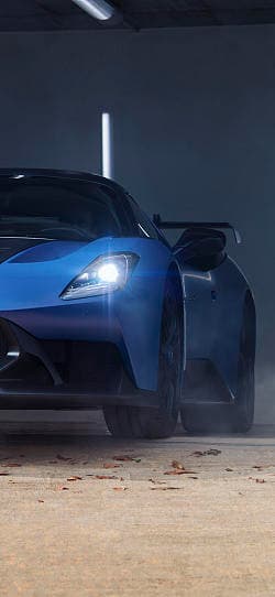 玛莎拉蒂 GT2 stradale 高清手机竖屏壁纸