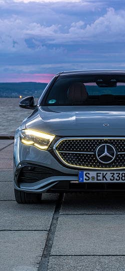 奔驰 E级 450 4matic amg line 高清手机竖屏壁纸
