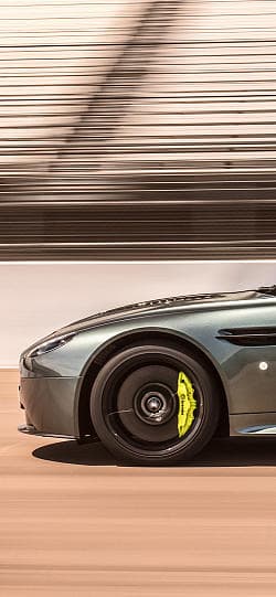 阿斯顿·马丁 Vantage amr 高清手机竖屏壁纸