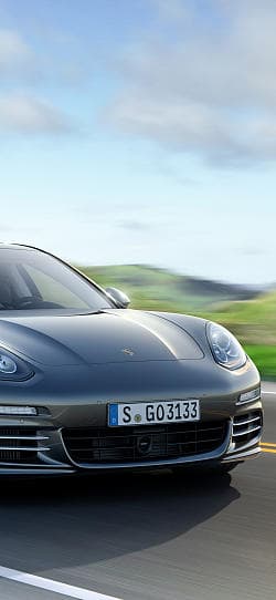 保时捷 Panamera 4s 高清手机竖屏壁纸
