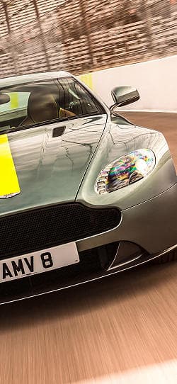 阿斯顿·马丁 Vantage amr 高清手机竖屏壁纸