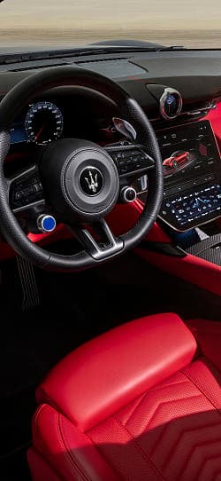 玛莎拉蒂 GranCabrio trofeo 高清手机竖屏壁纸