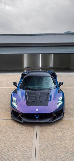 玛莎拉蒂 GT2 stradale 高清手机竖屏壁纸