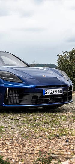 保时捷 Panamera  高清手机竖屏壁纸