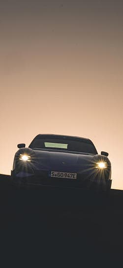 保时捷 Taycan Turbo GT with Weissach package 高清手机竖屏壁纸