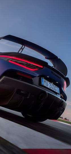 玛莎拉蒂 GT2 stradale 高清手机竖屏壁纸