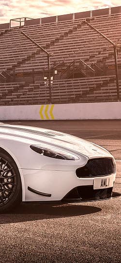 阿斯顿·马丁 Vantage amr 高清手机竖屏壁纸