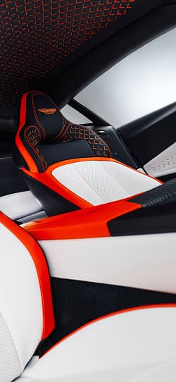 阿斯顿·马丁 Valen 5.2L V12 高清手机竖屏壁纸
