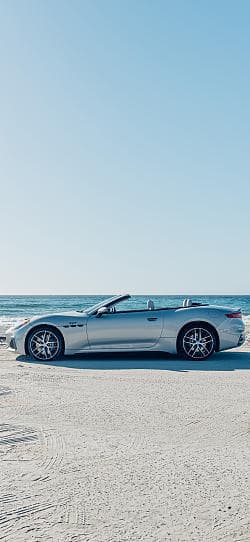 玛莎拉蒂 GranCabrio trofeo 高清手机竖屏壁纸