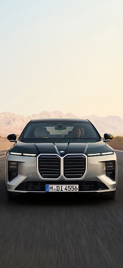 宝马 7系 740 xDrive 高清手机竖屏壁纸