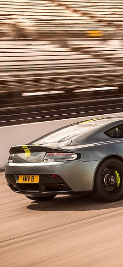 阿斯顿·马丁 Vantage amr 高清手机竖屏壁纸